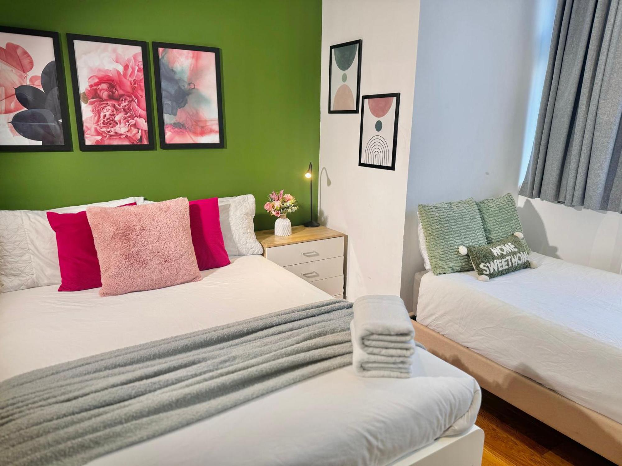 En-suites With Free Parking 30min To *