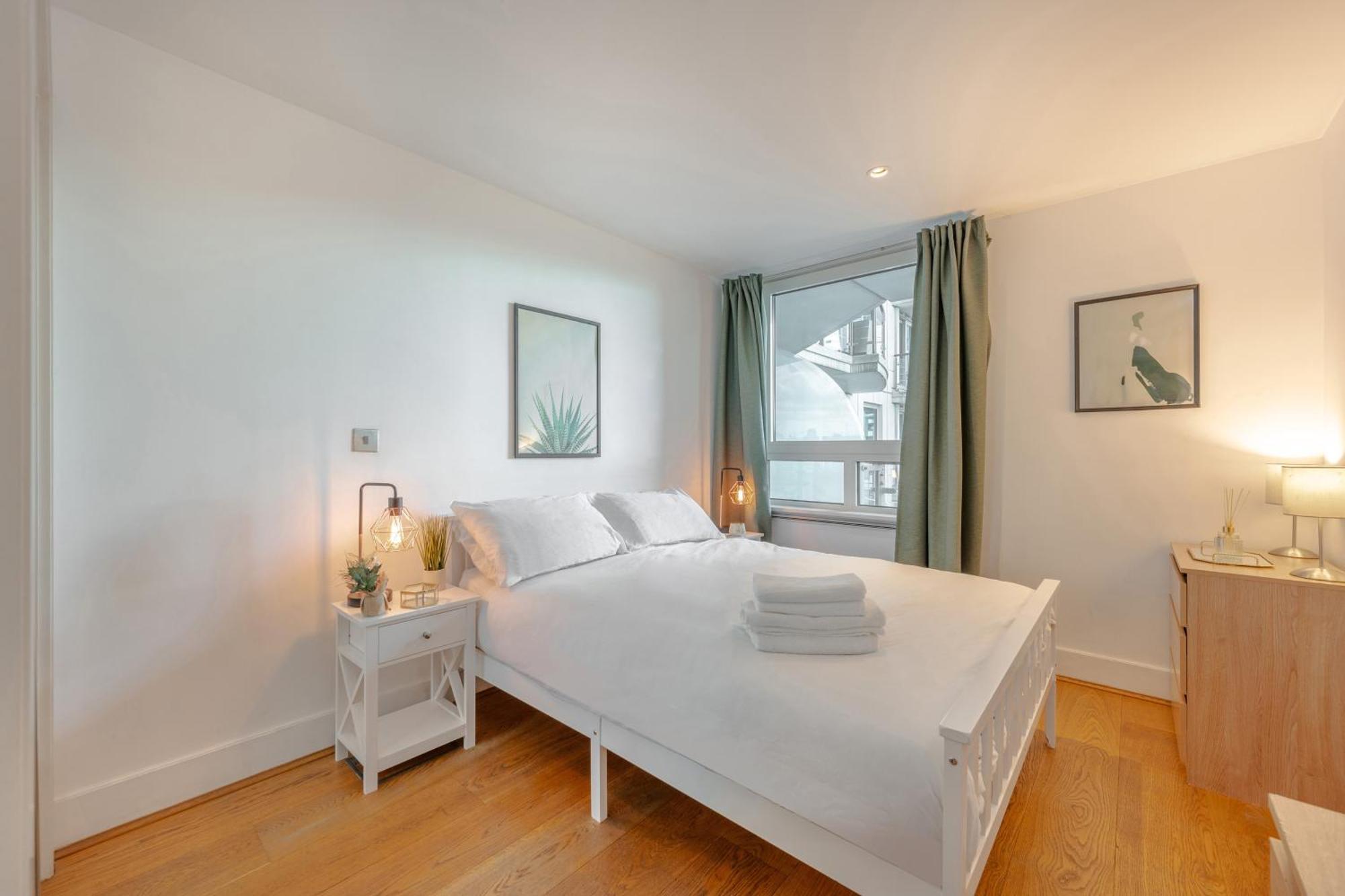 Apartment Riverside Balcony Apartments, 10 Minutes From Oxford Circus London