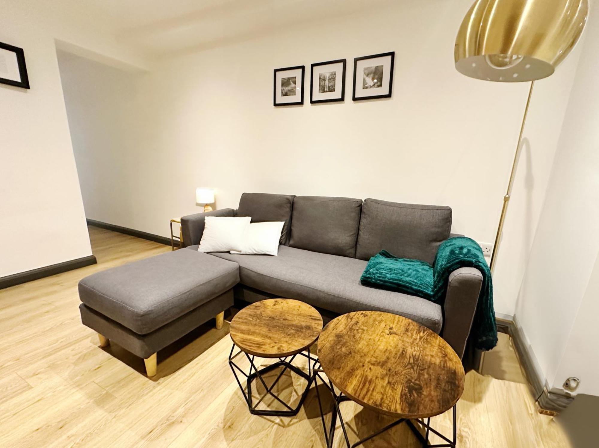 Apartment Hidden Retreat With Steam Room, King Bed Near Tube