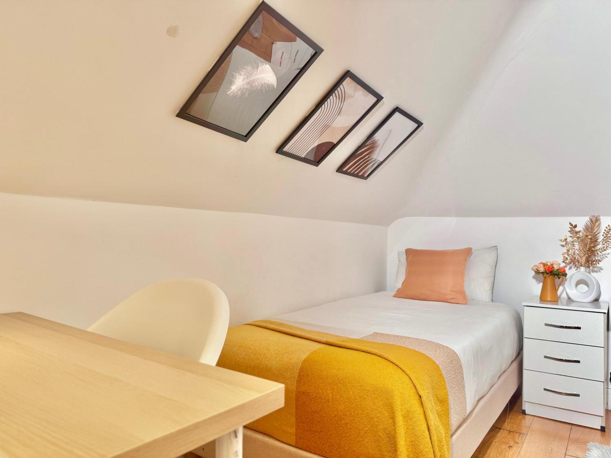 En-suites With Free Parking 30min To *