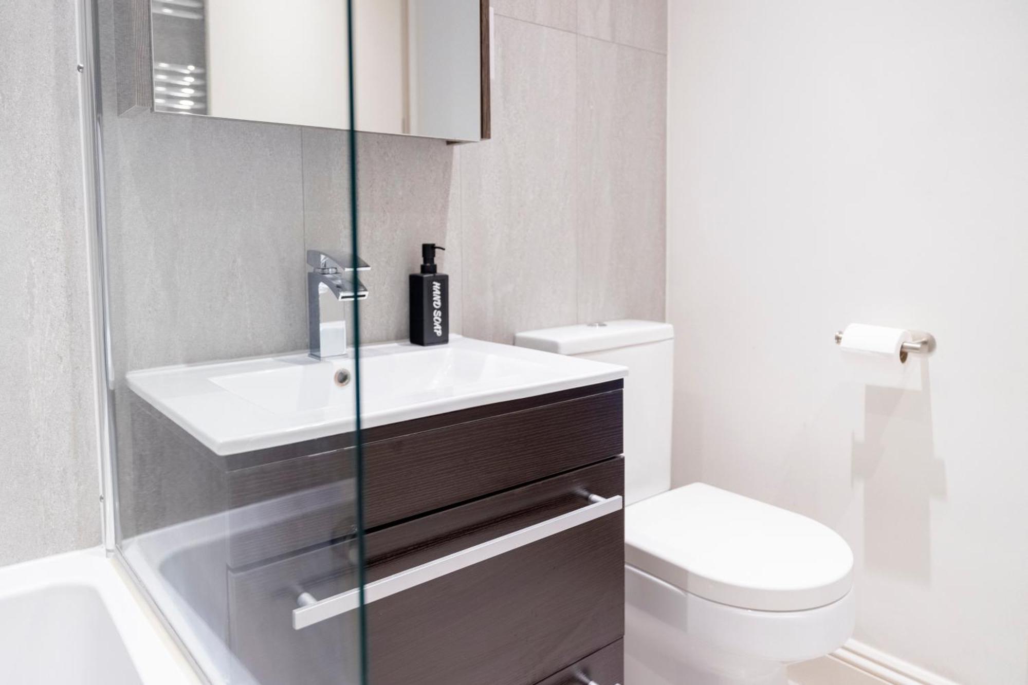 Spacious 2-bed Flat In Brixton With Private Terrace * London