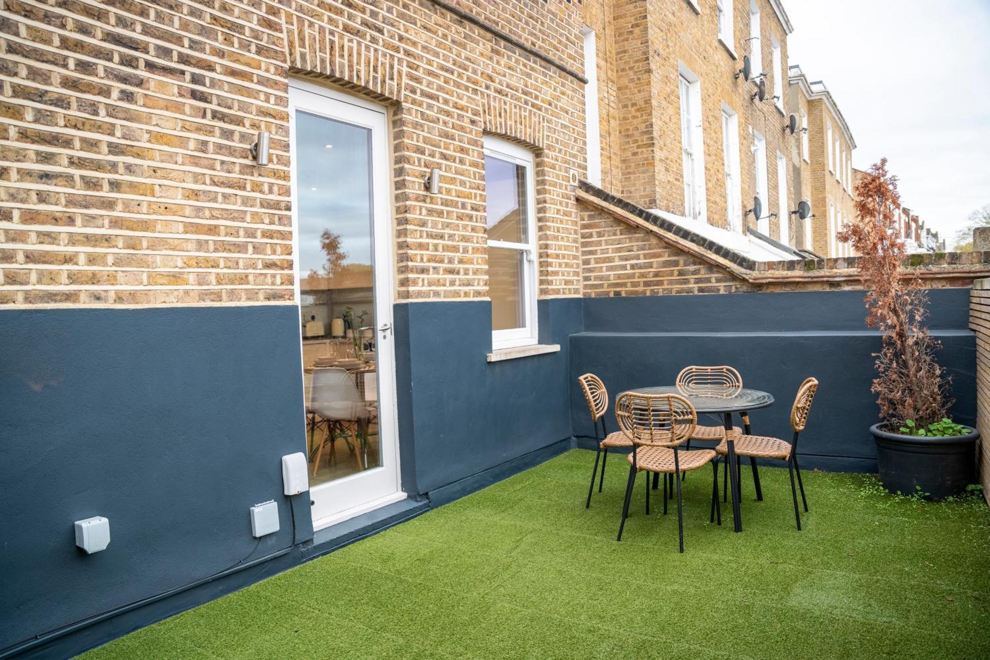 Spacious 2-bed Flat In Brixton With Private Terrace Apartment London