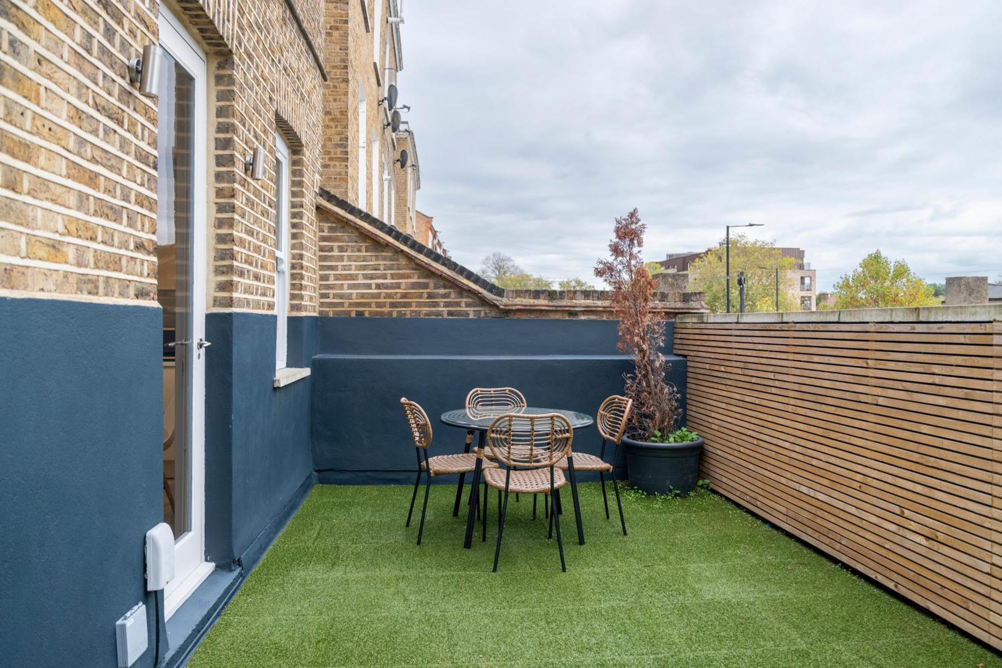 Apartment Spacious 2-bed Flat In Brixton With Private Terrace London