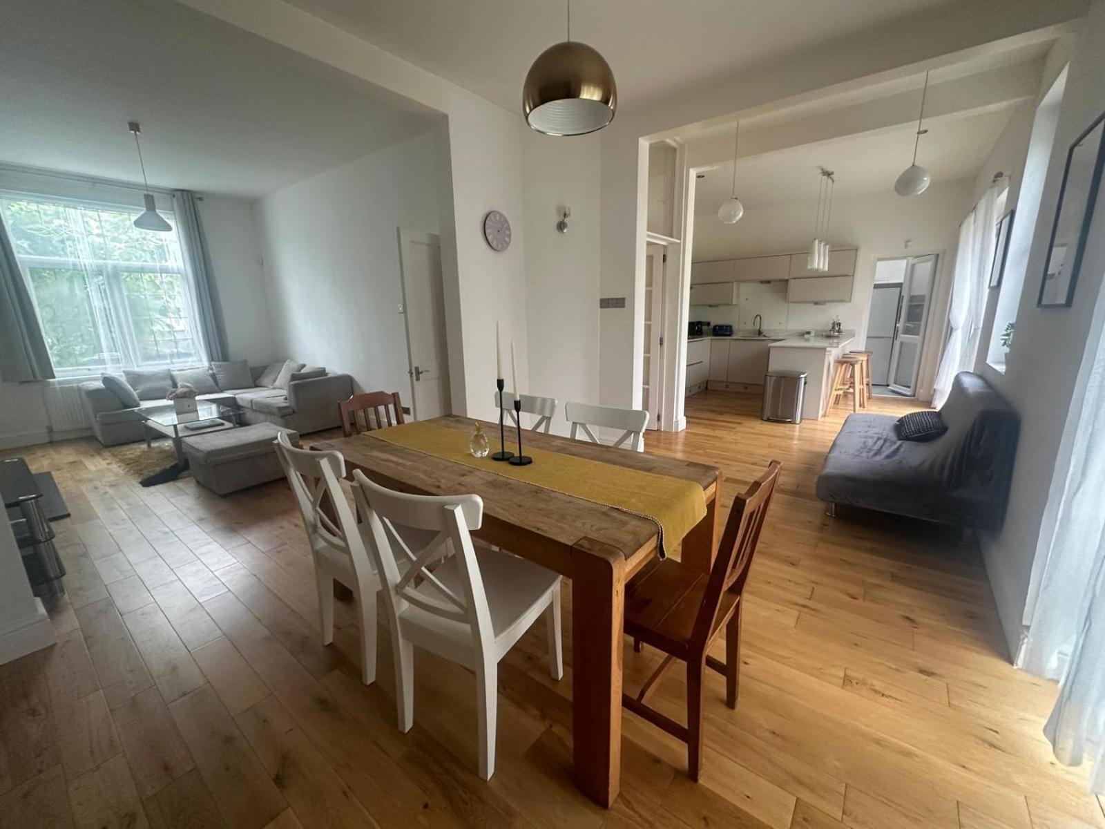 Luxurious Living 4 Bedroom London