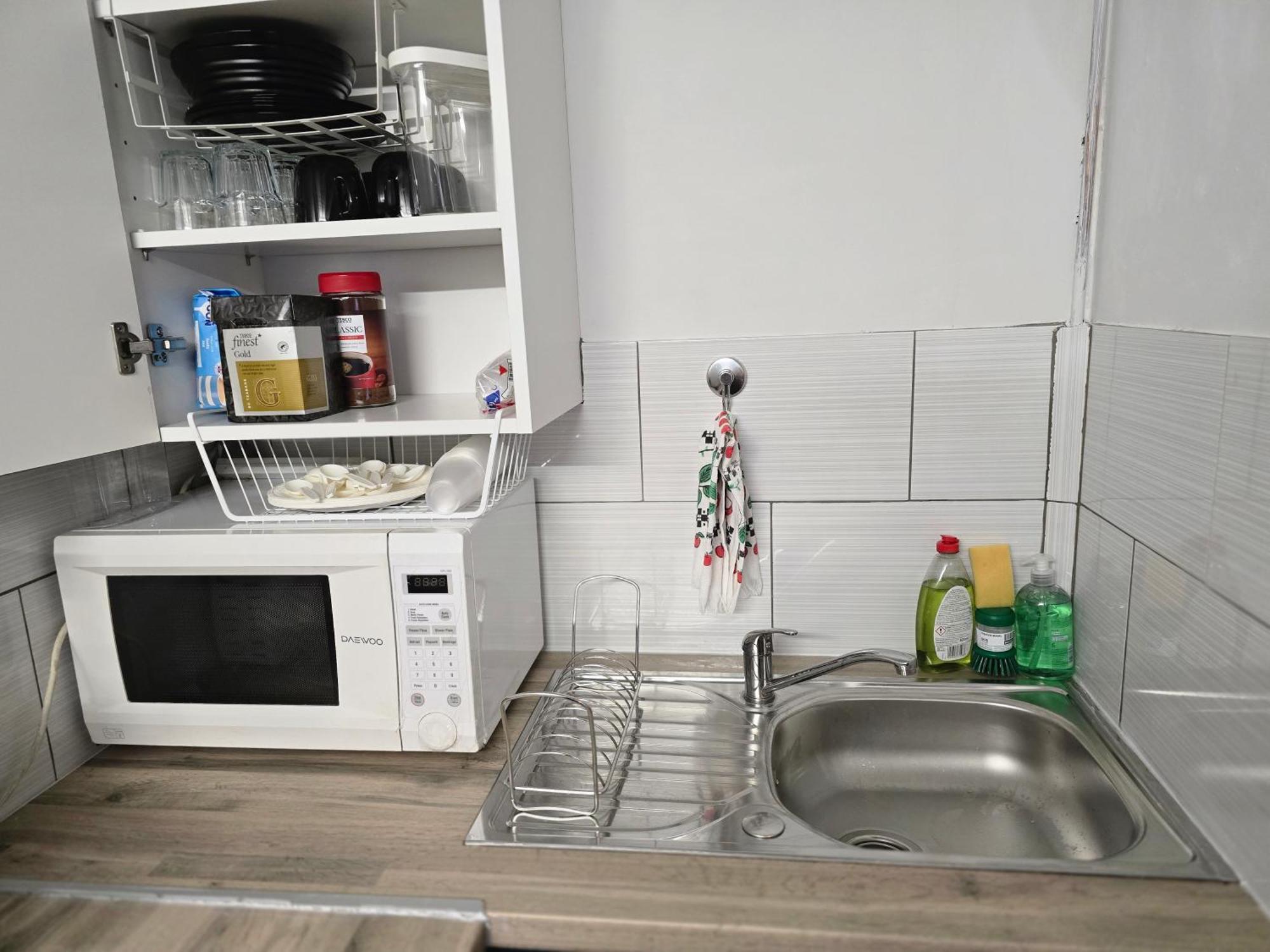 Apartment With 3 Beds- 20 Min From Bridge And Gatwick Airport *