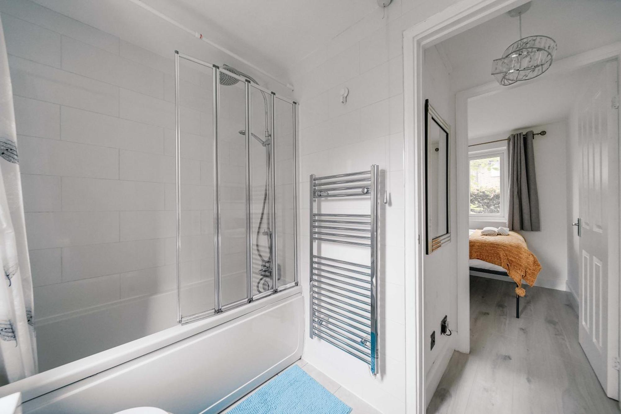 Apartment Lara's Place In Canada Water - 1 Double Bed, 1 Sofa Bed *