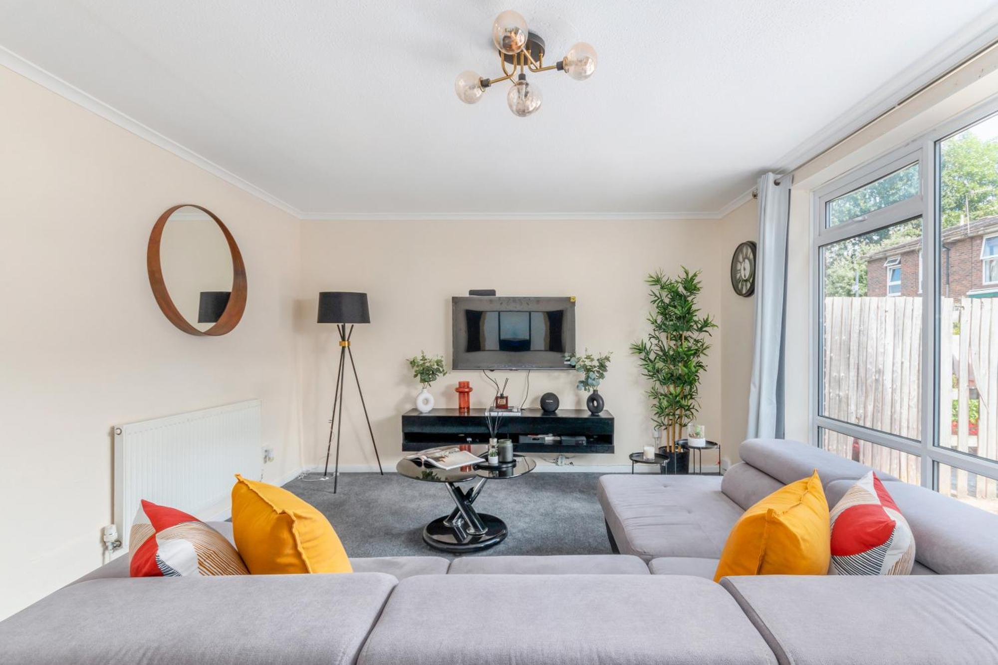 Cozy Near O2 Arena Guest house