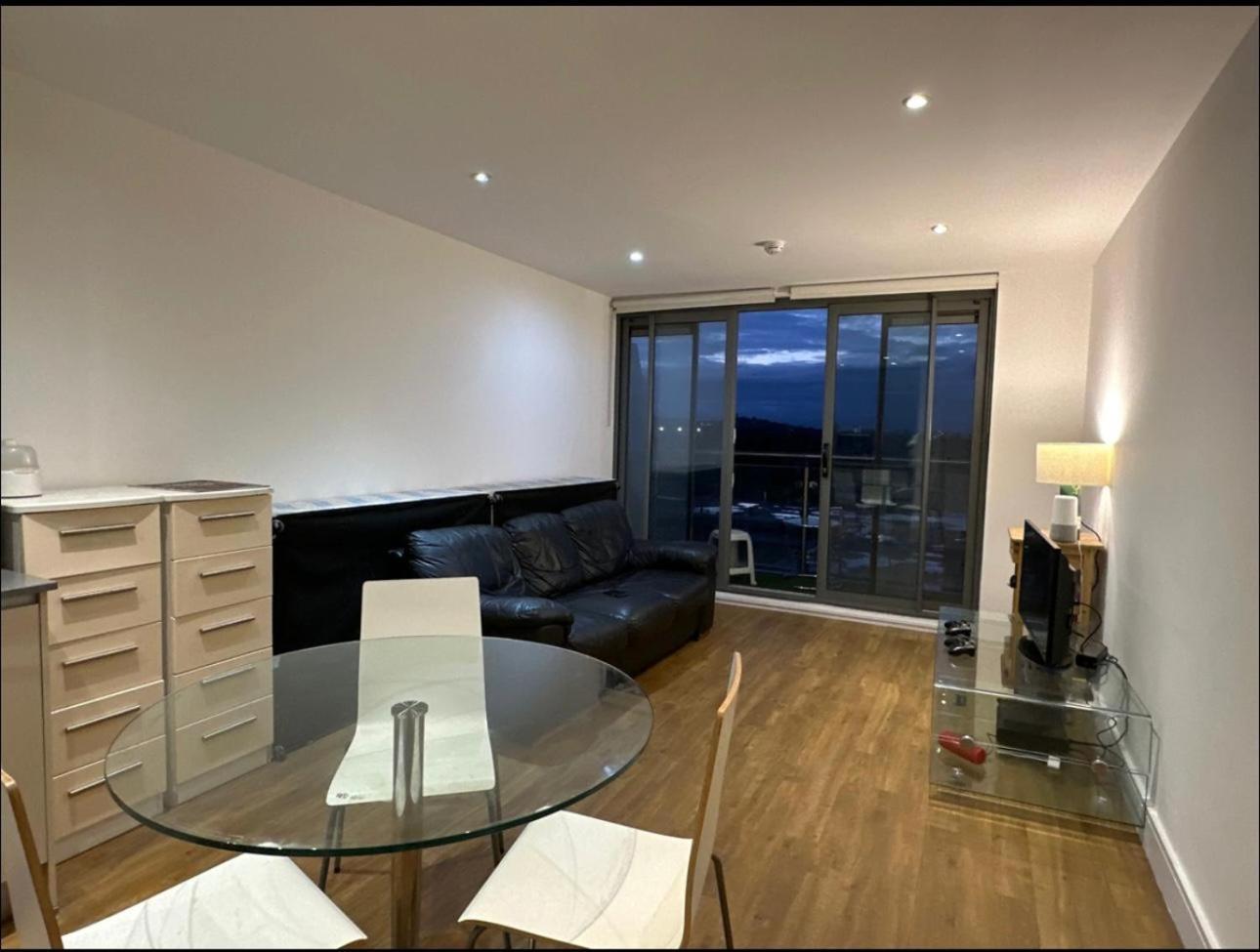 The Wembley Escape, Modern Stays, Big City Vibes Homestay *