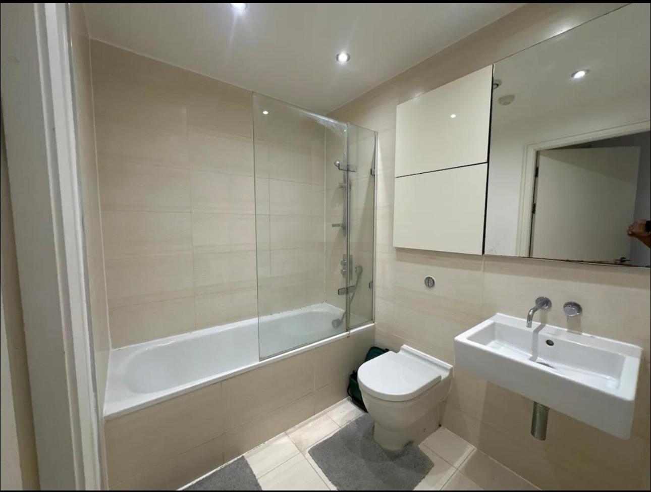 Homestay The Wembley Escape, Modern Stays, Big City Vibes