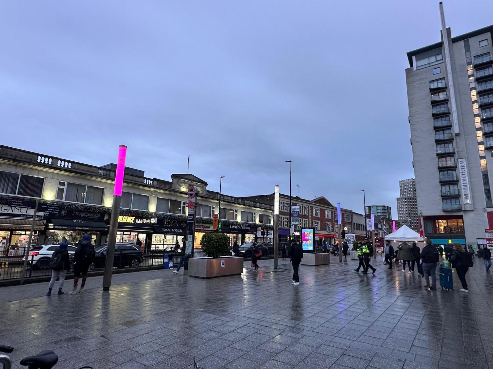 Homestay The Wembley Escape, Modern Stays, Big City Vibes London