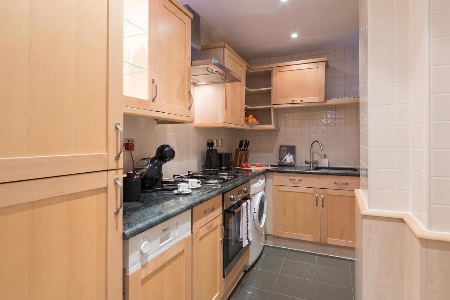 Spacious 1 Bed Sloane Square Aparthotel London