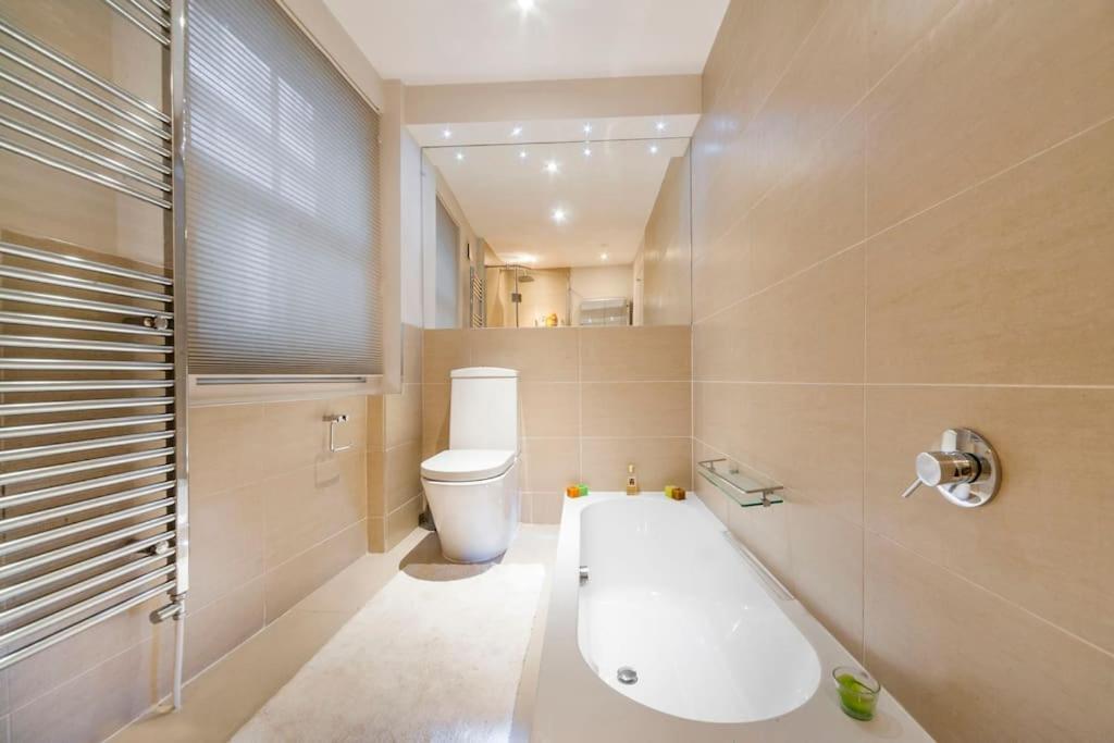 Luxurious Trafalgar Square Apartamento *