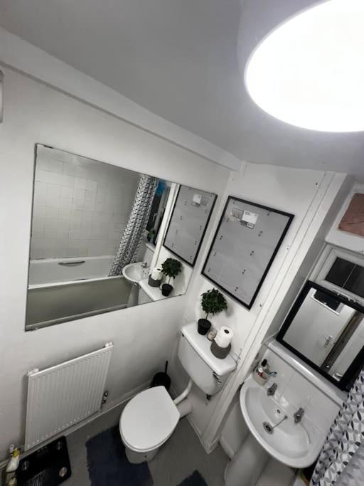 1-bed Flat With Fast Wi-fi In Prime Location 15mins From Apartment *