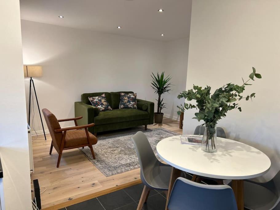 Apartment 2 Bedroom Flat In Stoke Newington