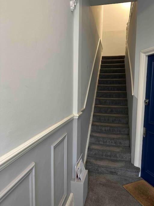 Stunning 2 Bed Fulham Apartment London