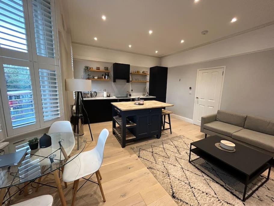 Apartment Stunning 2 Bed Fulham London