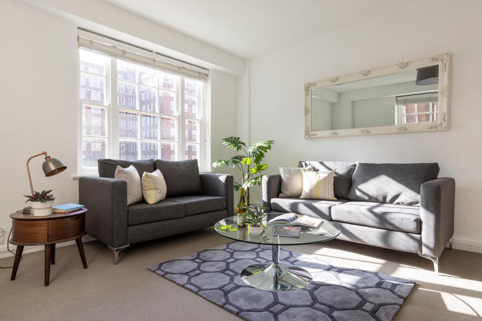 Hotel Dolphin House Serviced 4*