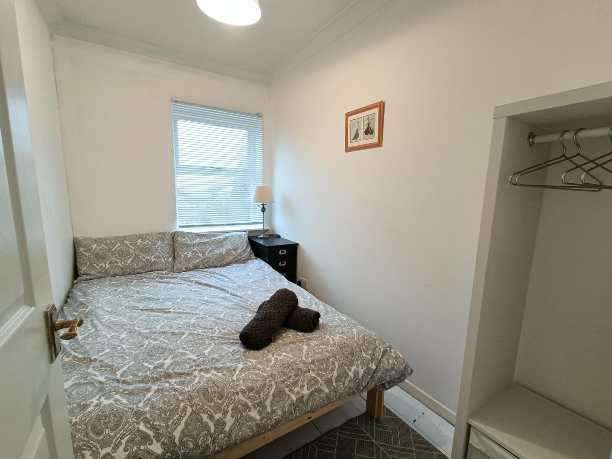 Ferienhaus 2 Bed Functional House Close To Manor Park Train Station *