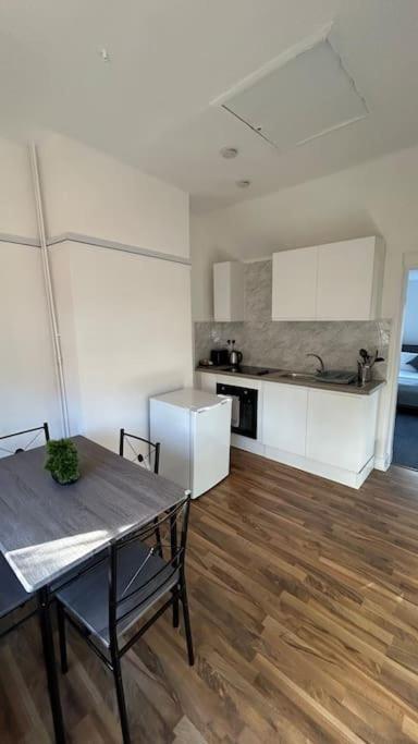 Ustay Fulham London