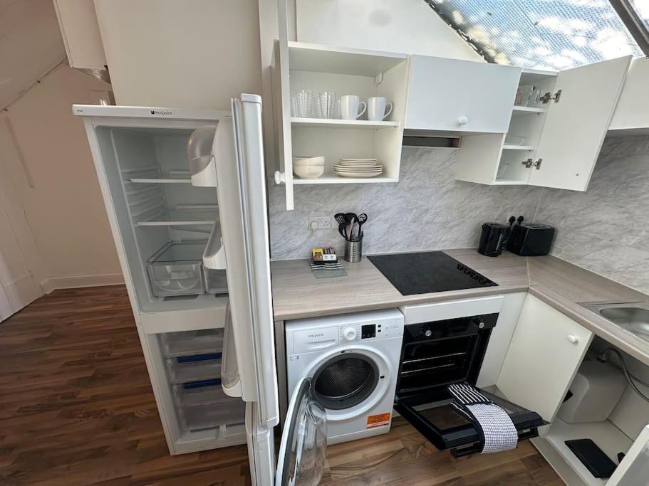 Ustay Fulham * London