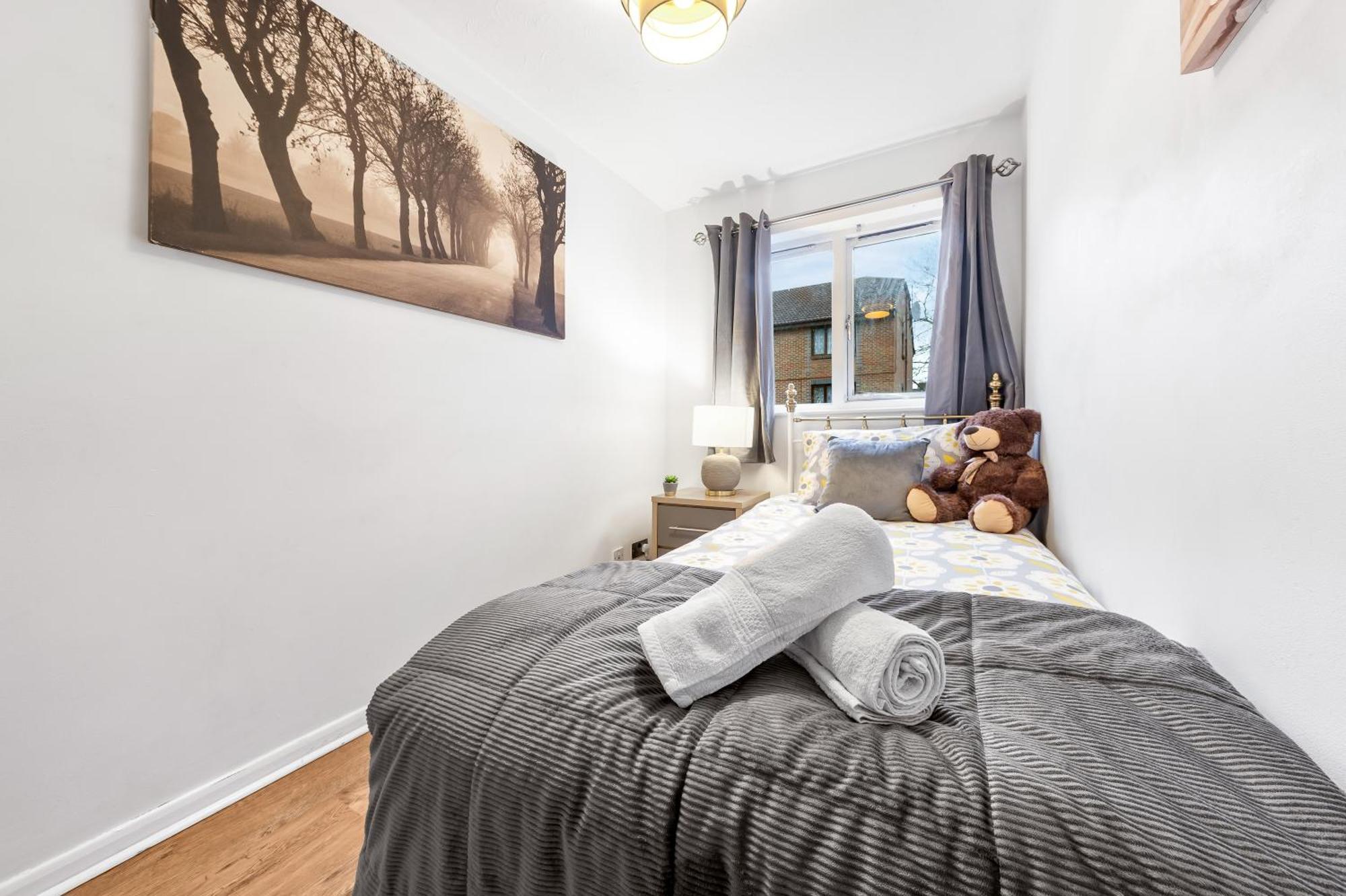 Quirky Canary 2bed, Free Parking, Smart Tv & Games *