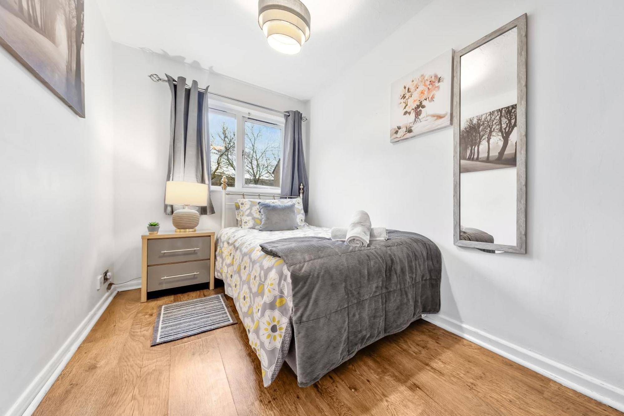 Quirky Canary 2bed, Free Parking, Smart Tv & Games *