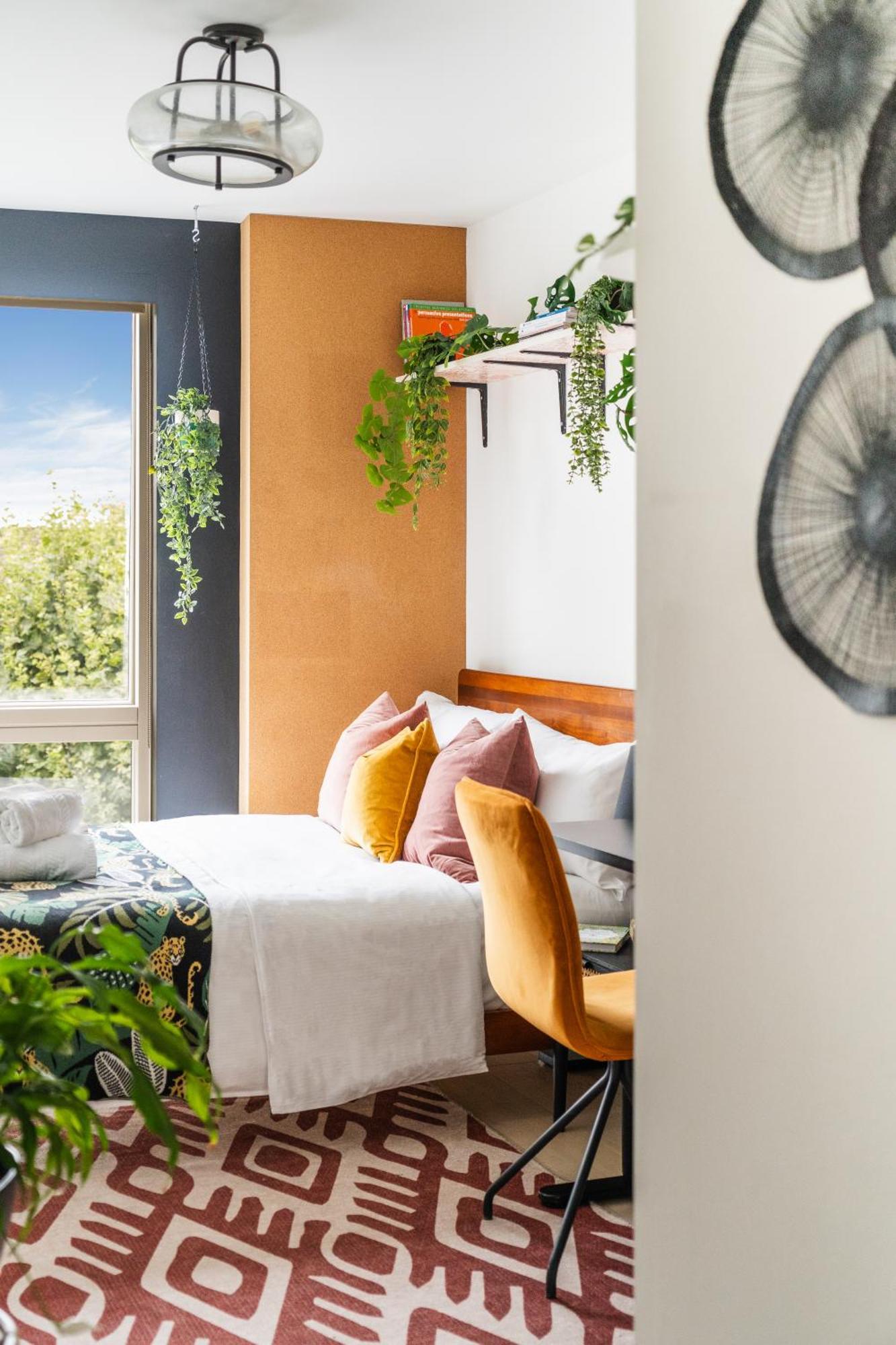 Urban Rainforeast, By Brick Lane E1, Family Friendly Apartment