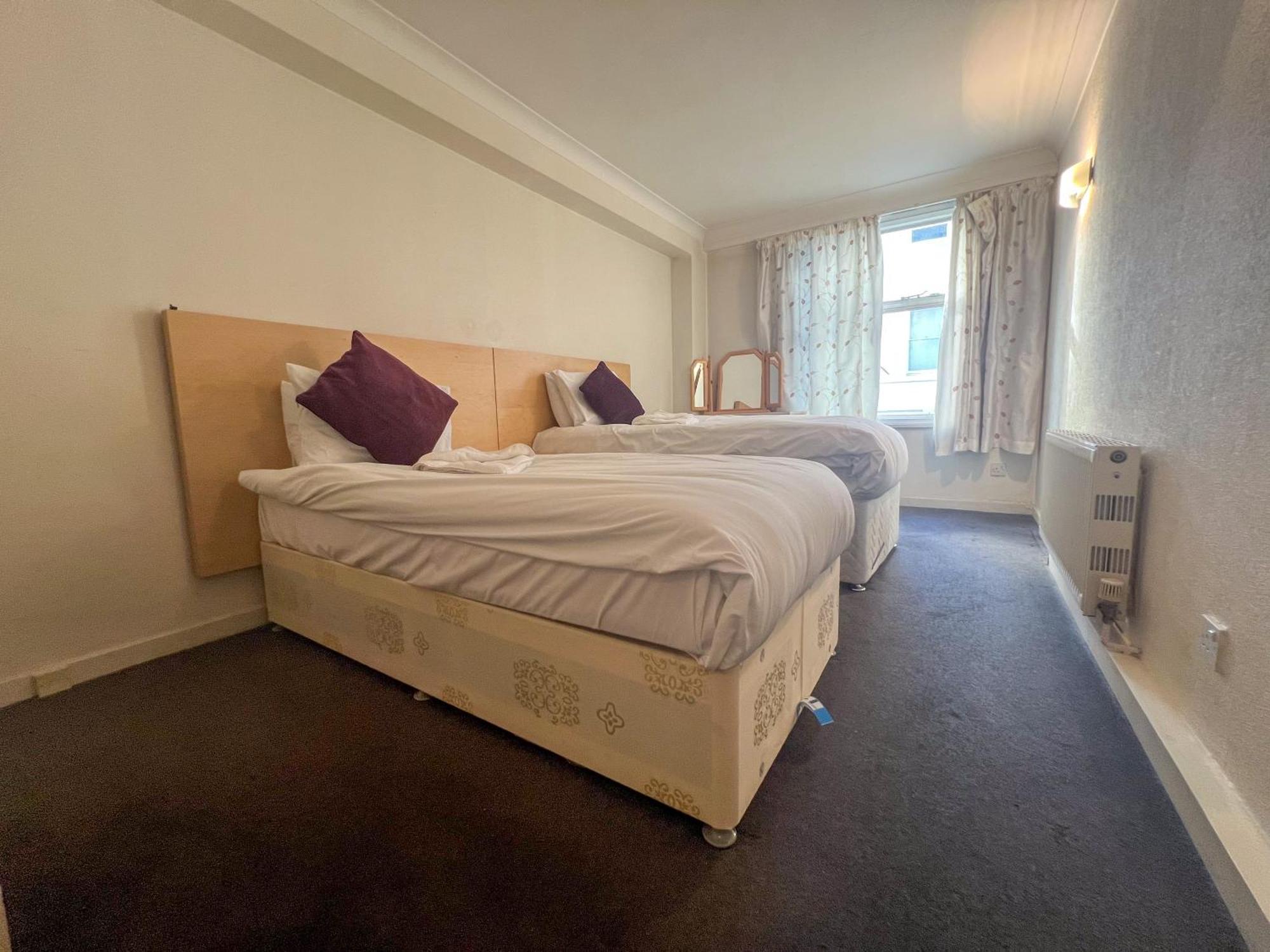 Collection In Prestigious Mayfair Location Apartment *