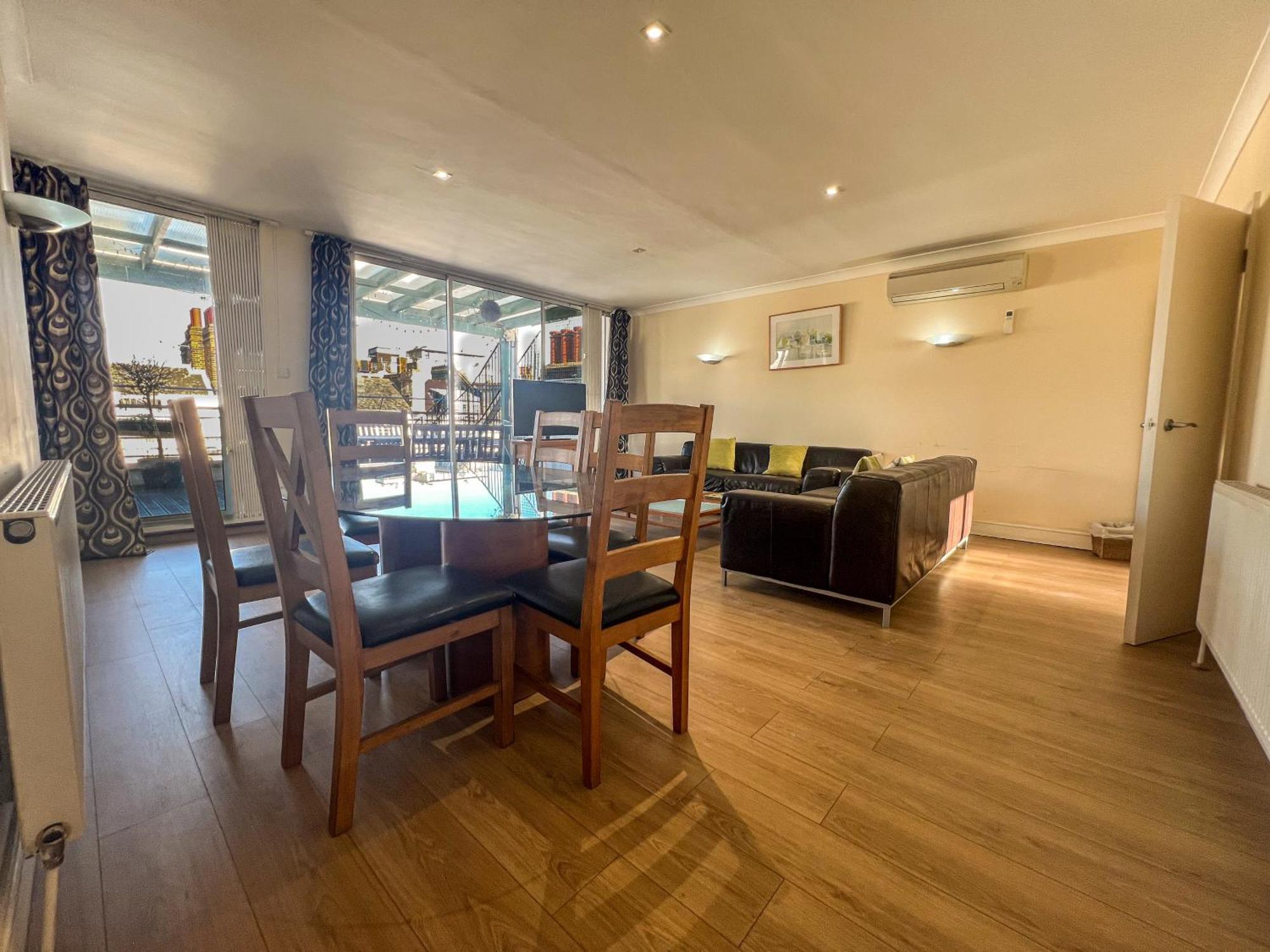 Collection In Prestigious Mayfair Location Apartment *