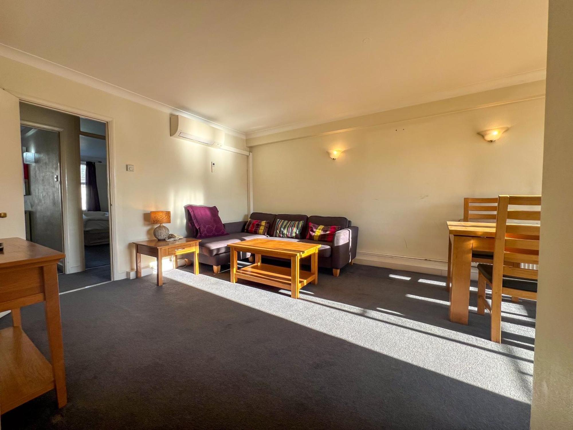 Collection In Prestigious Mayfair Location Apartment