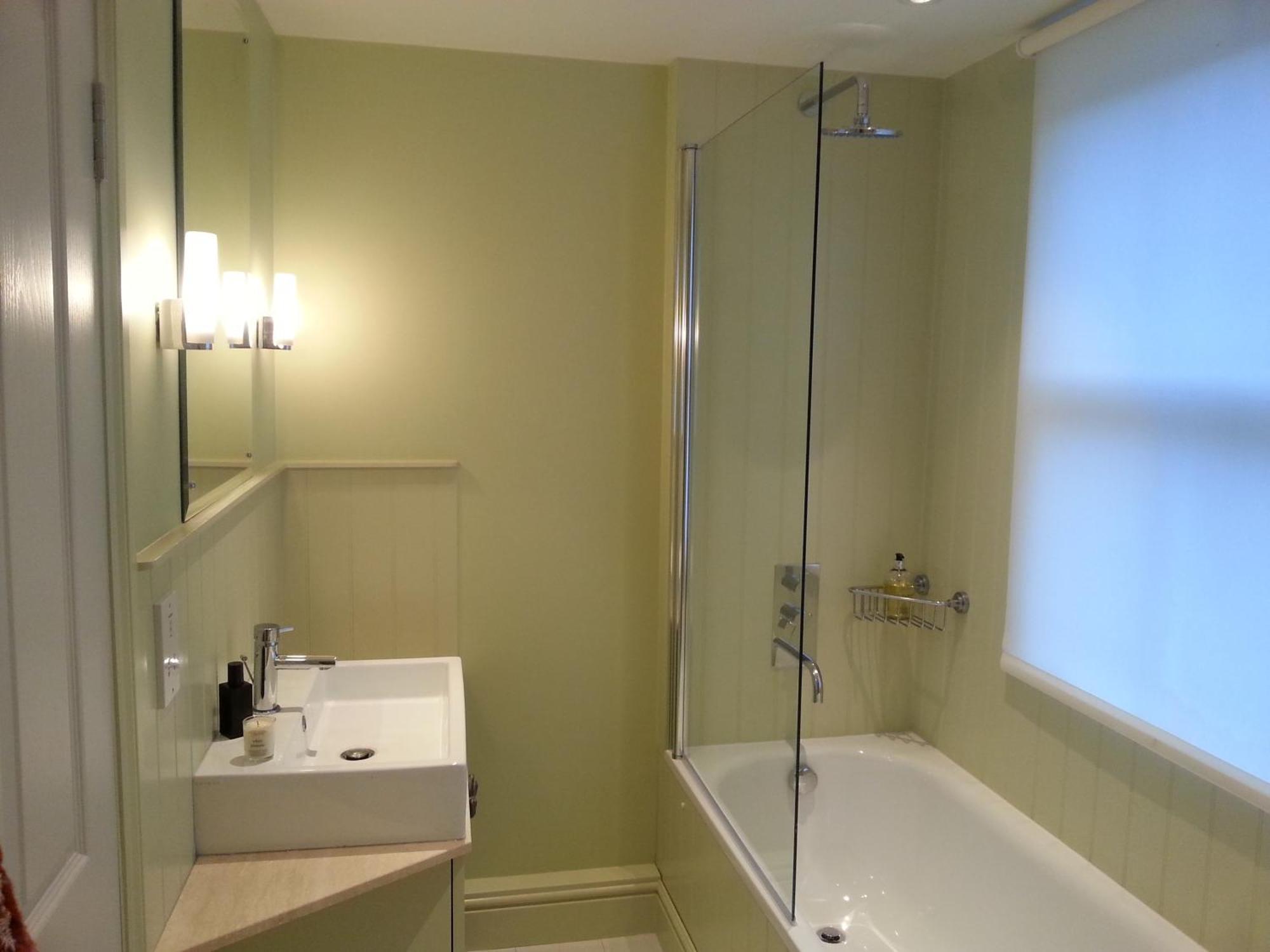 Ensuite Roof Terrace Nr Nine Elms Bed & Breakfast