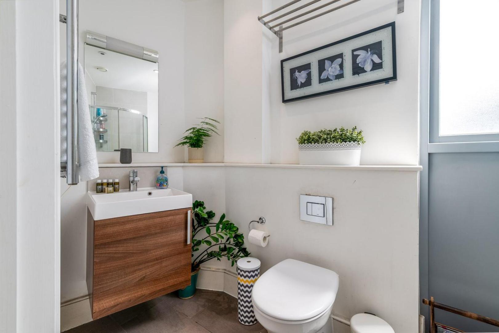 Bright & Spacious Battersea Flat London