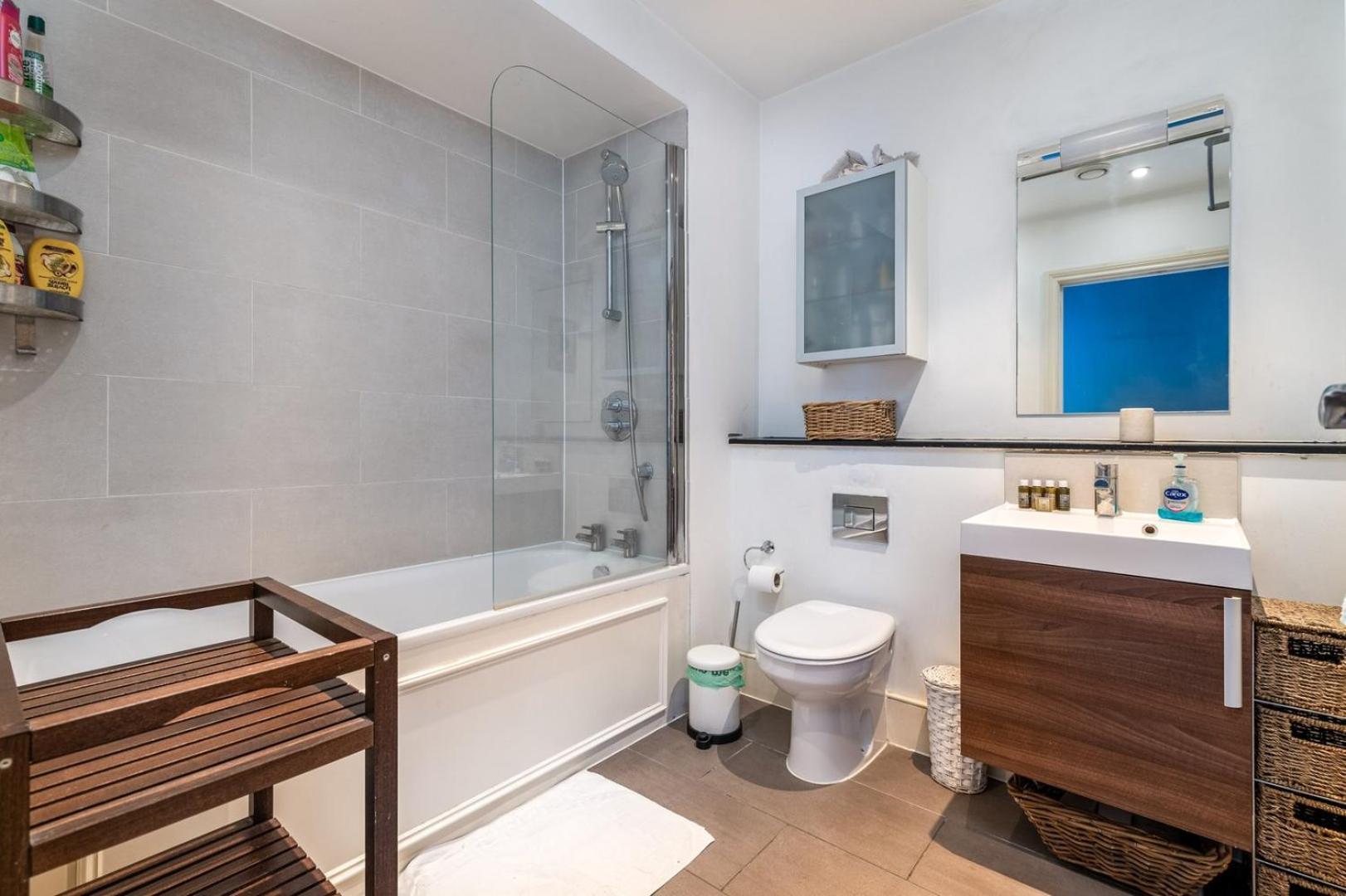 Bright & Spacious Battersea Flat * London