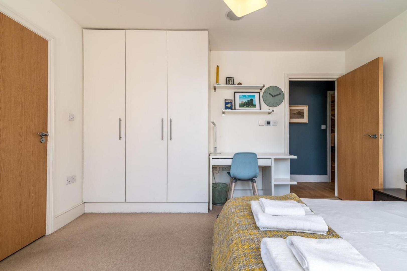 Bright & Spacious Battersea Flat Apartment London