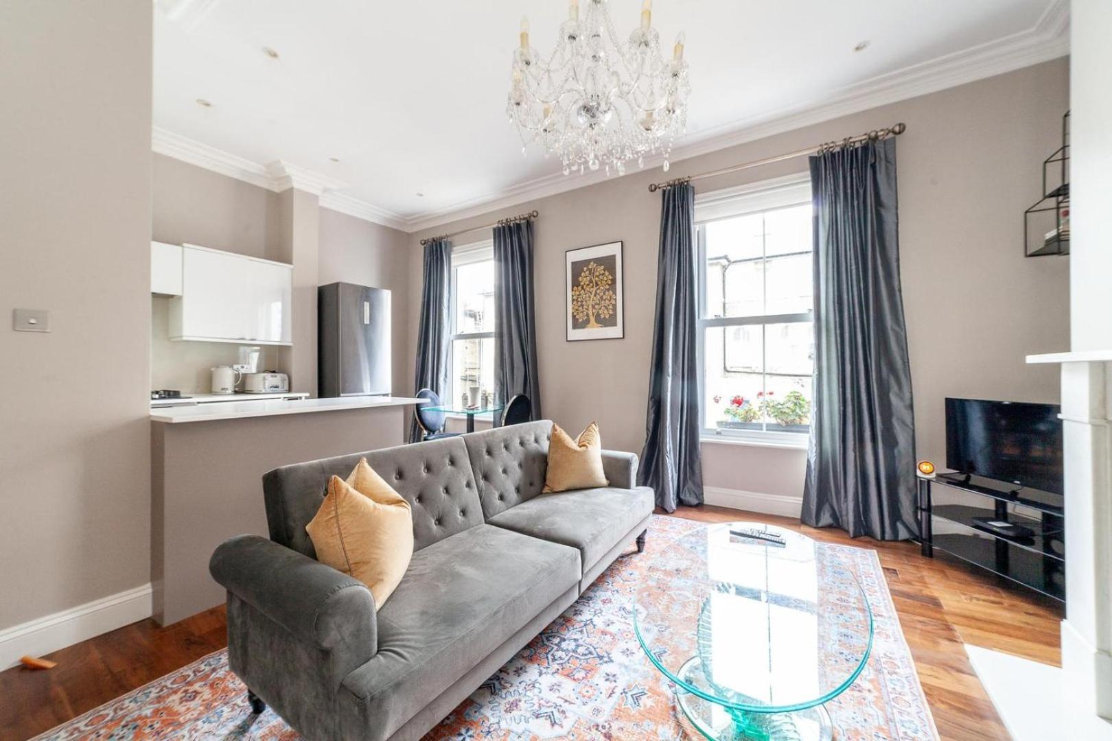 Elegant Chelsea Hideaway Apartment