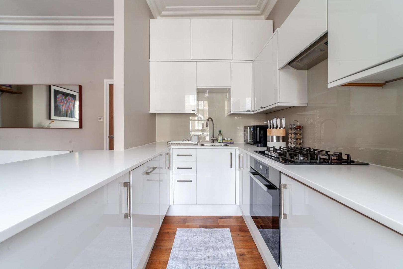 Elegant Chelsea Hideaway Apartment *