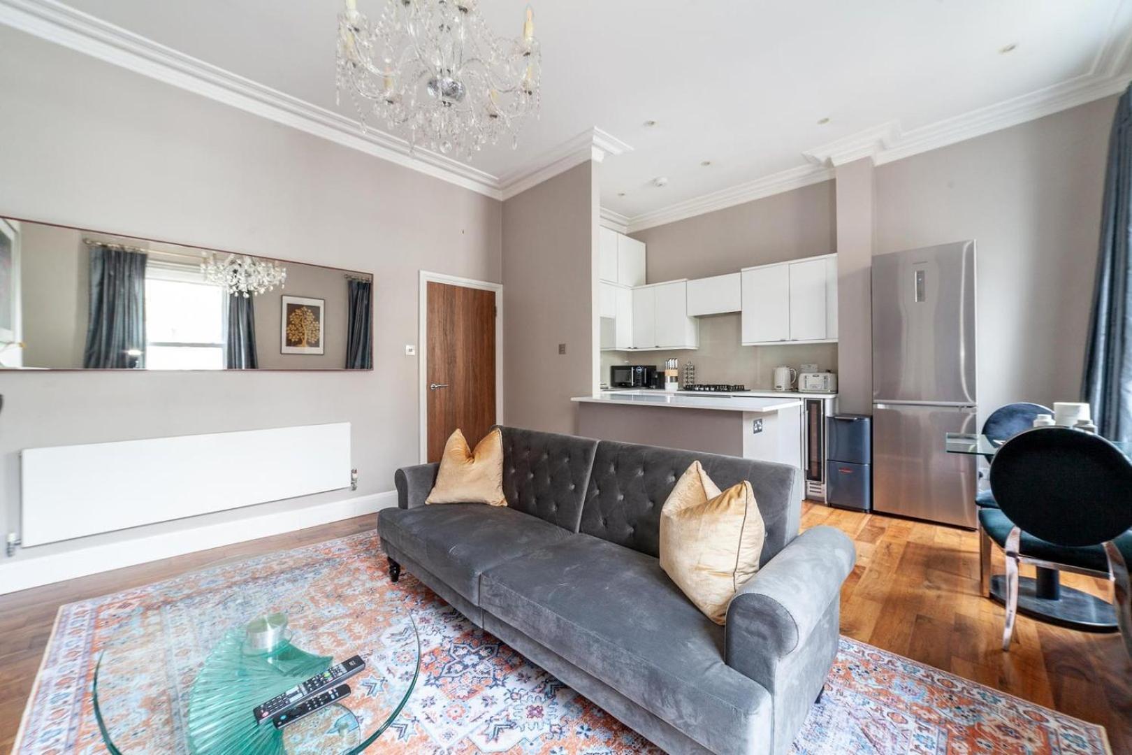 Elegant Chelsea Hideaway * London