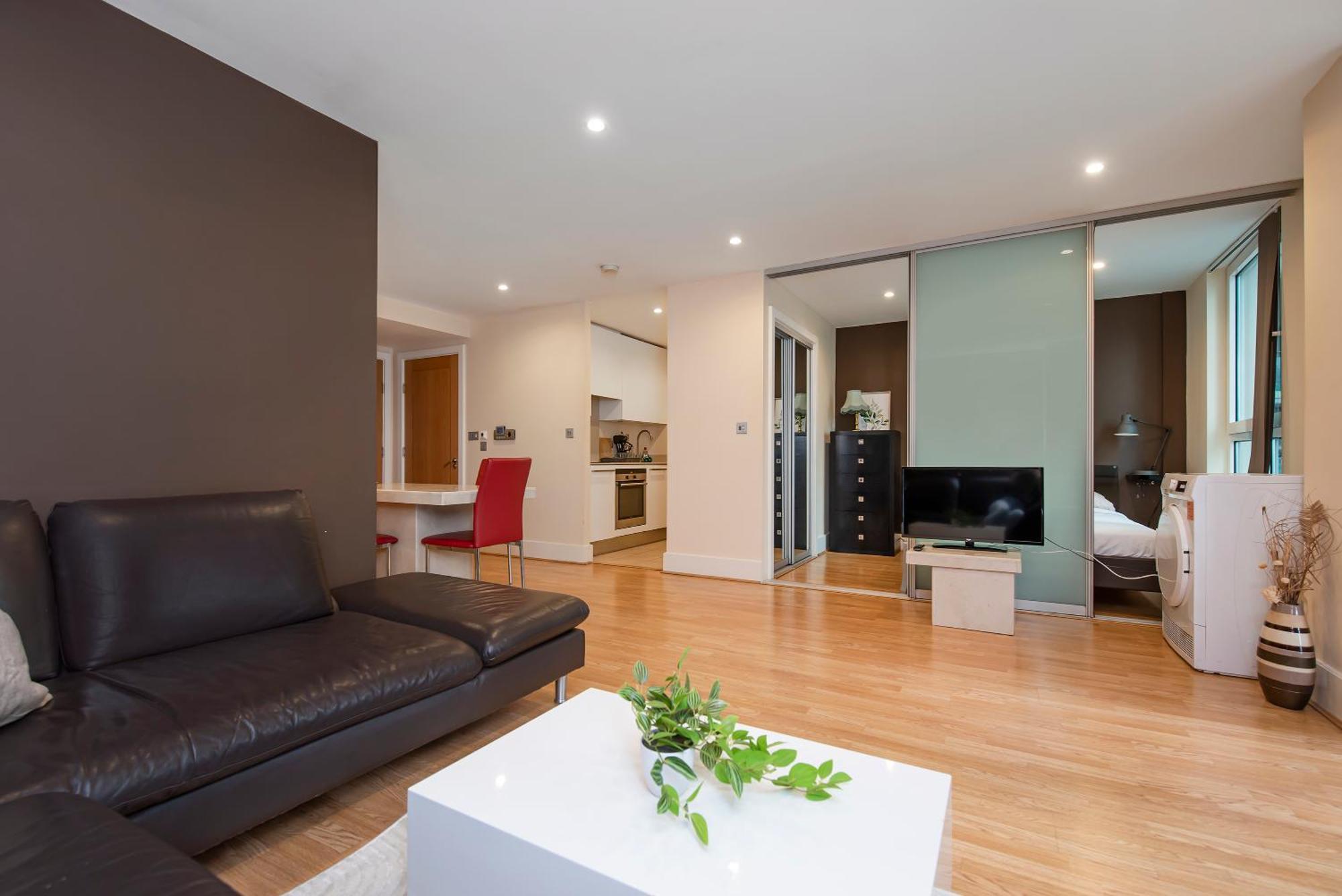 Compact Flat With A River View Close To Big Ben Apartment