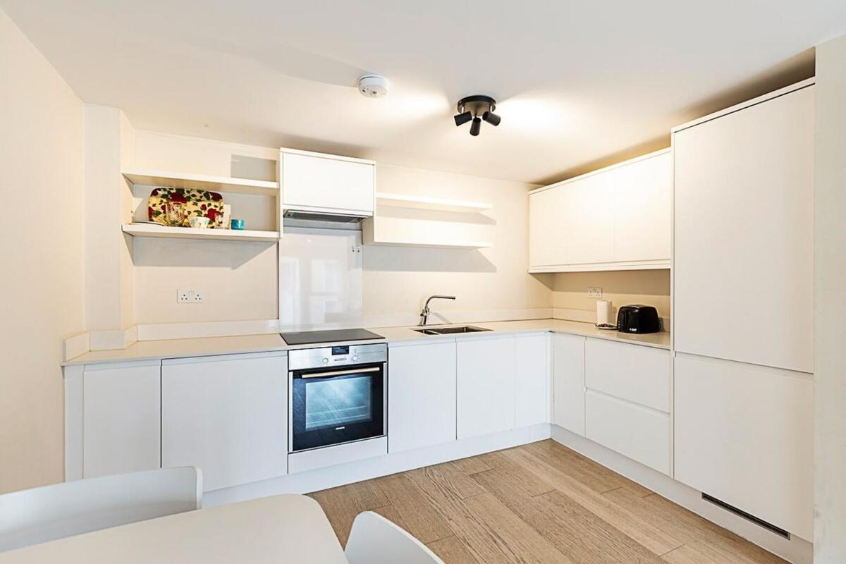 Relay Sleek In Belgravia Apartment London