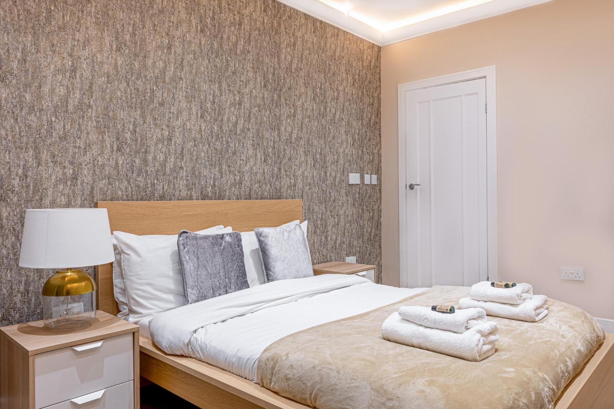 Modern 4 Bdr 3 Bth Minutes From Edgware Road Apartment London
