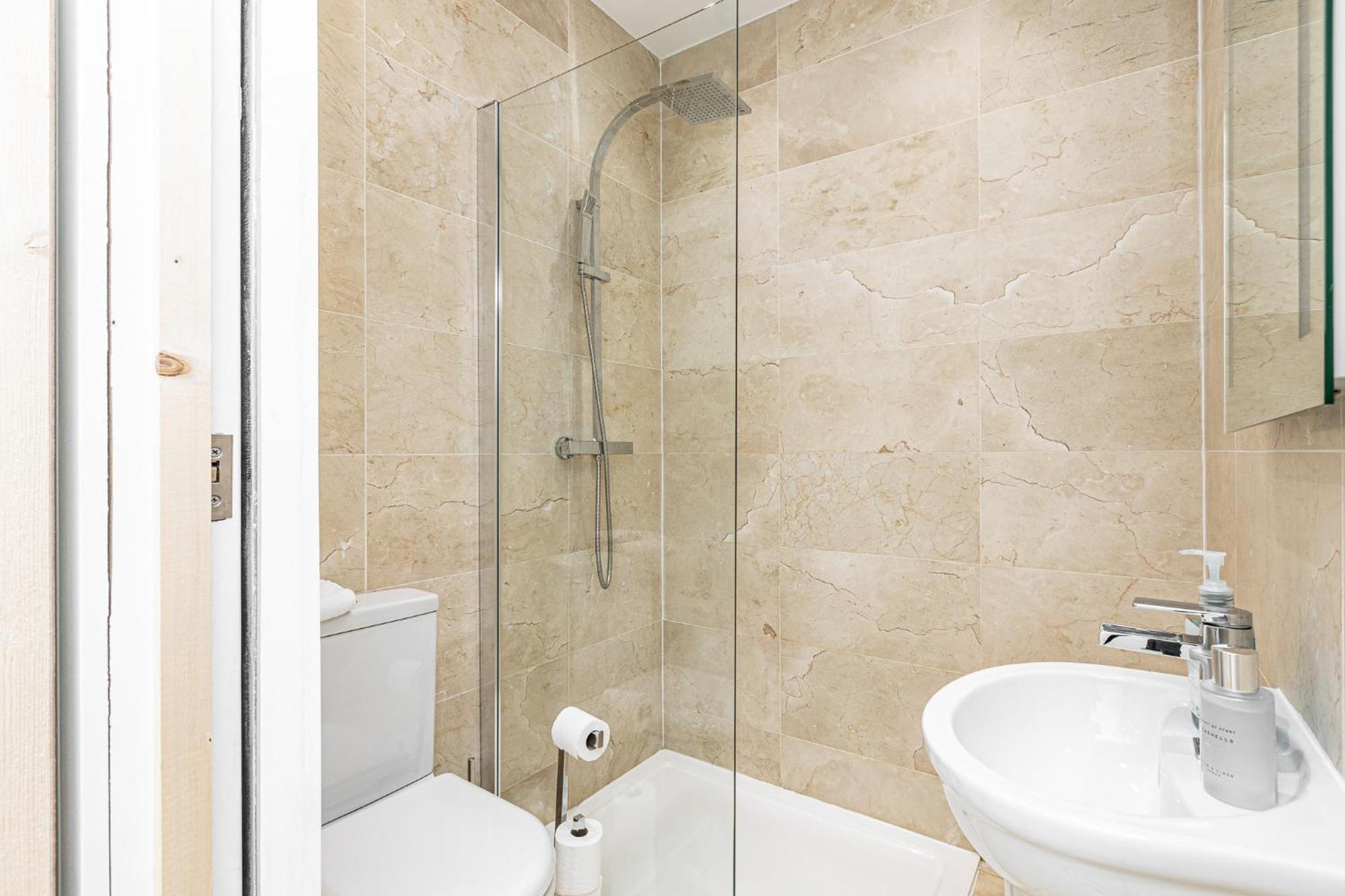 Modern 4 Bdr 3 Bth Minutes From Edgware Road