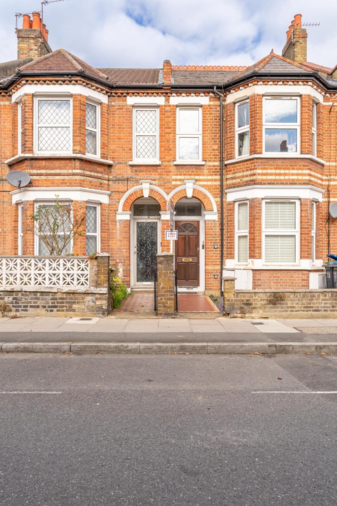 Beautiful 2 Bedroom With Private Garden In Wimbledon - Minutes From Apartment *