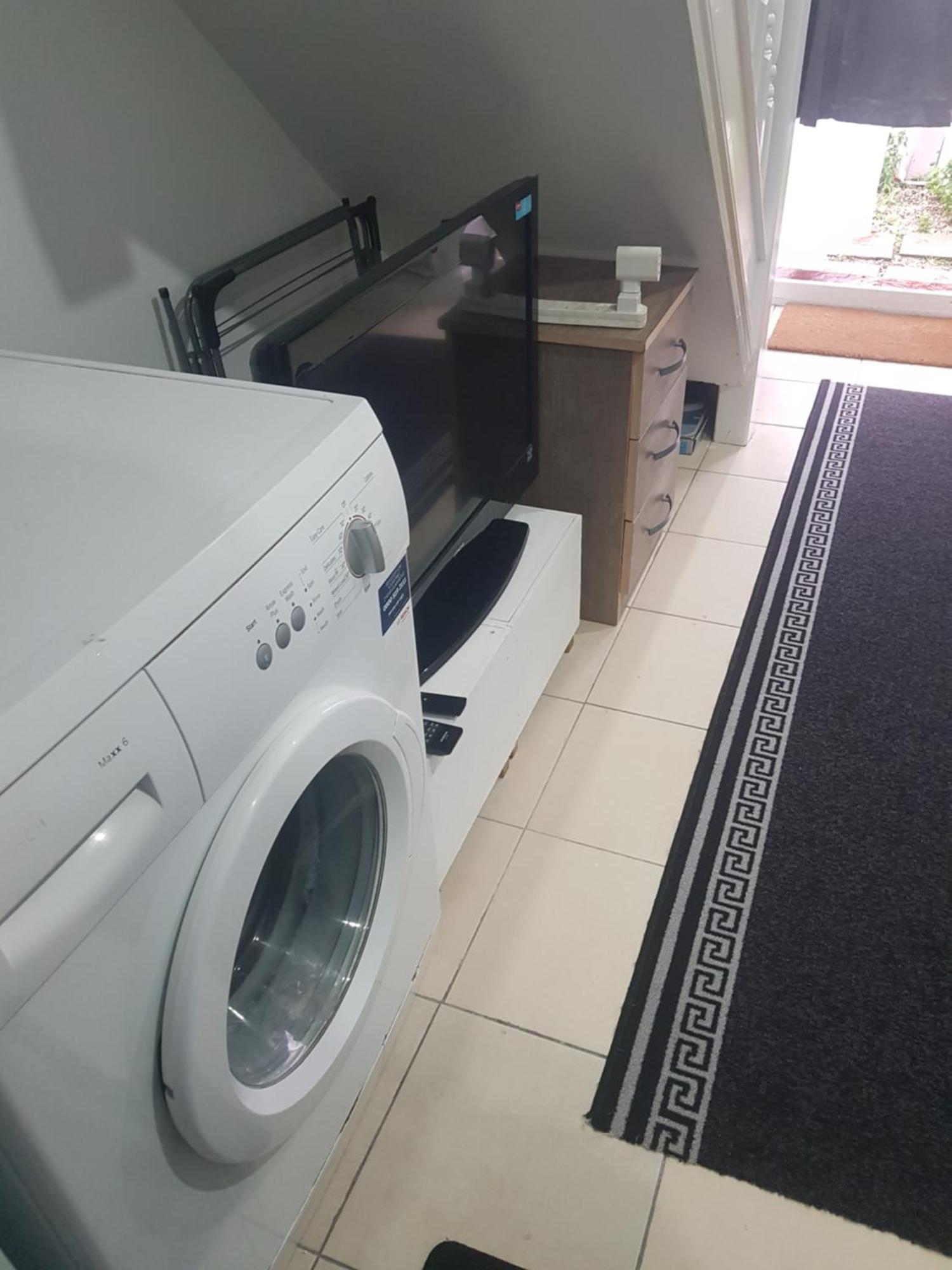 Cosy One Bedroom Flat In Apartment *