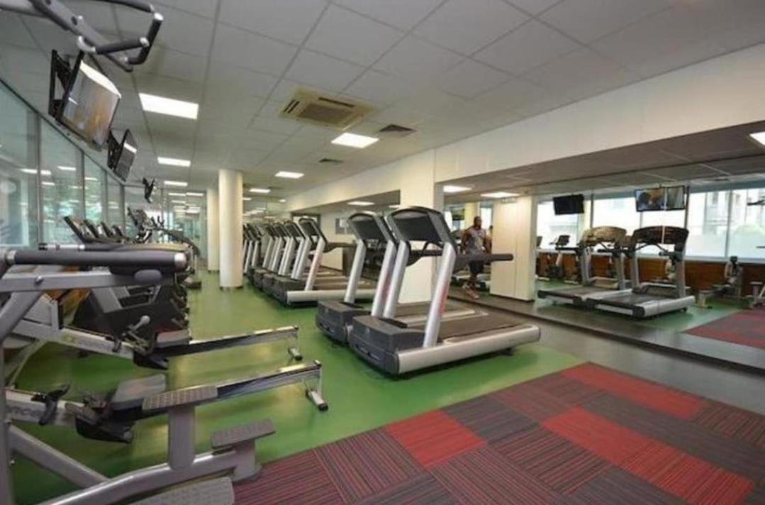 Apartment Charming 1bdr Serviced Condo! 4 Guests Pool N Free Parking *
