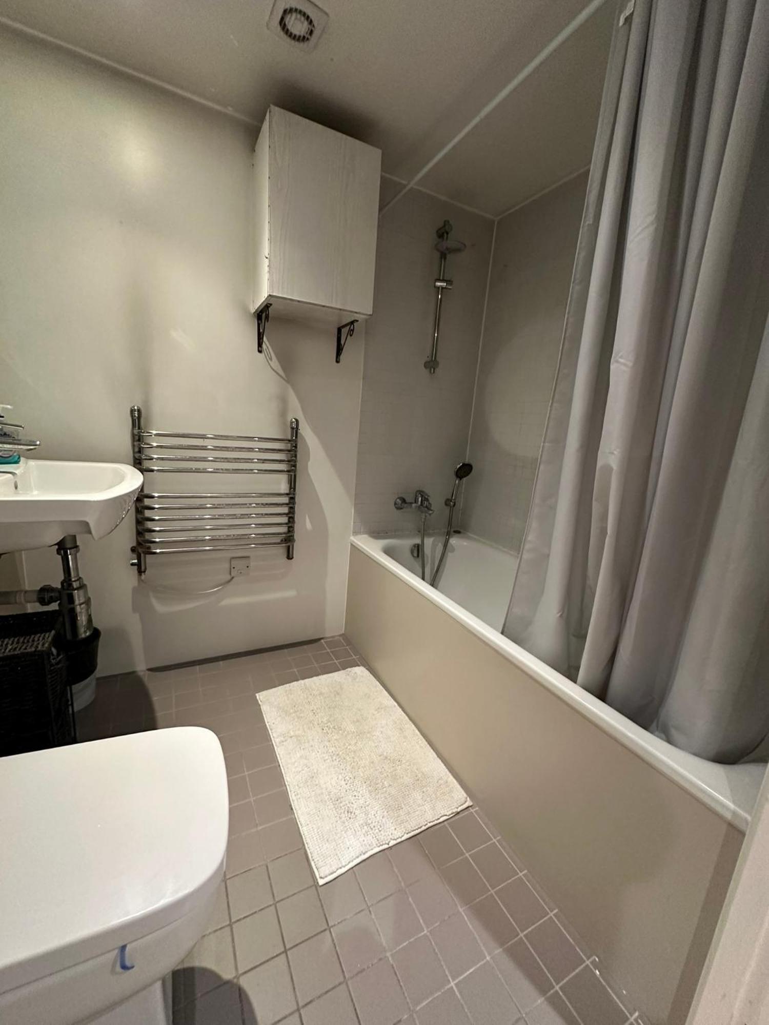 Charming 1bdr Serviced Condo! 4 Guests Pool N Free Parking Apartment