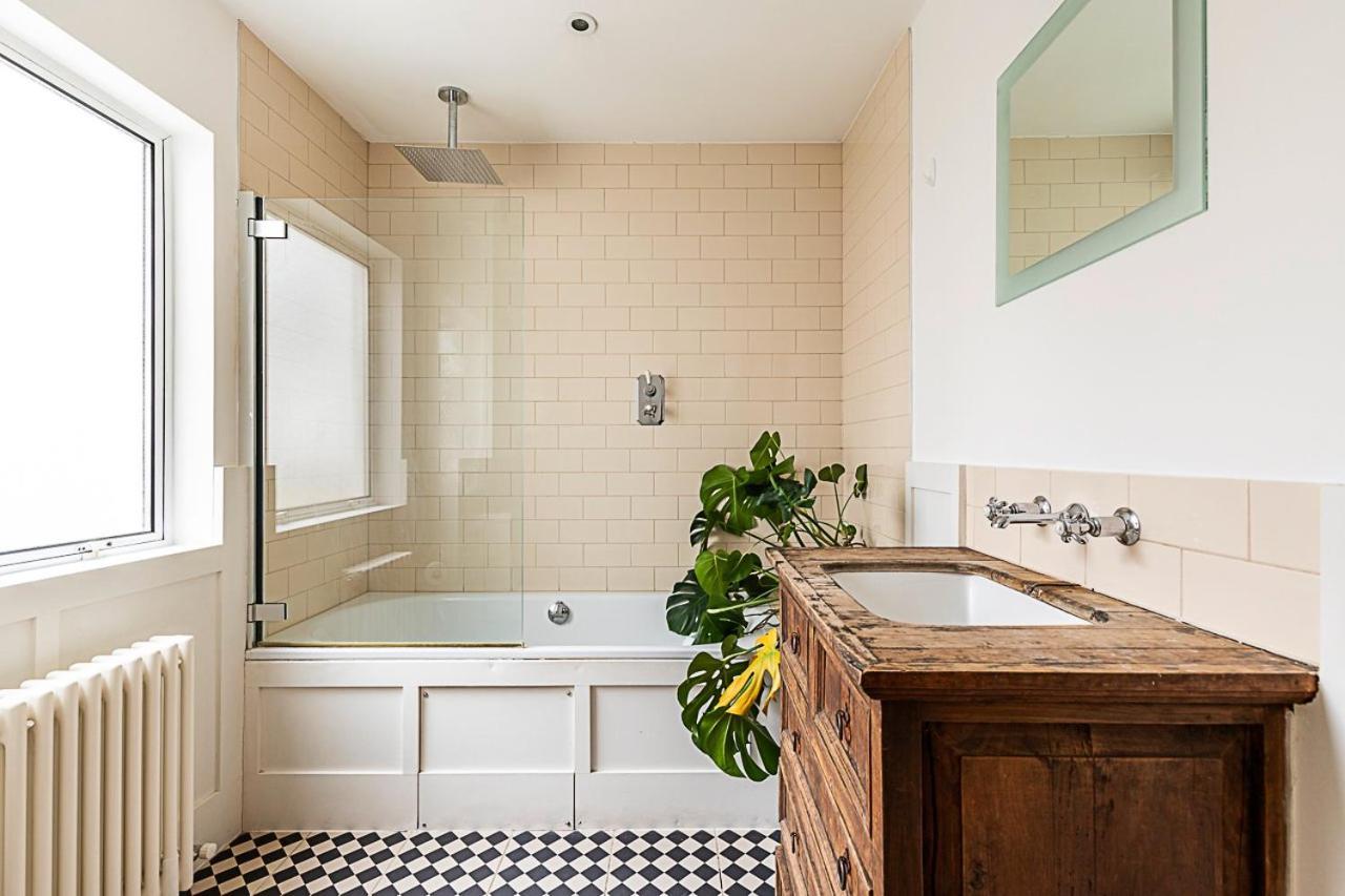 Stylish Chiswick With A Private Terrace Apartment London
