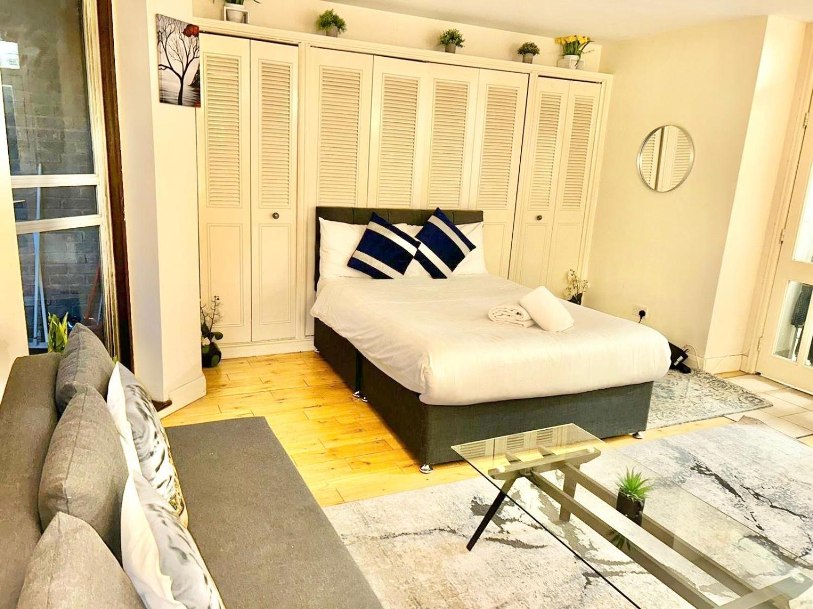 Beautiful At Cromwell Road Apartment