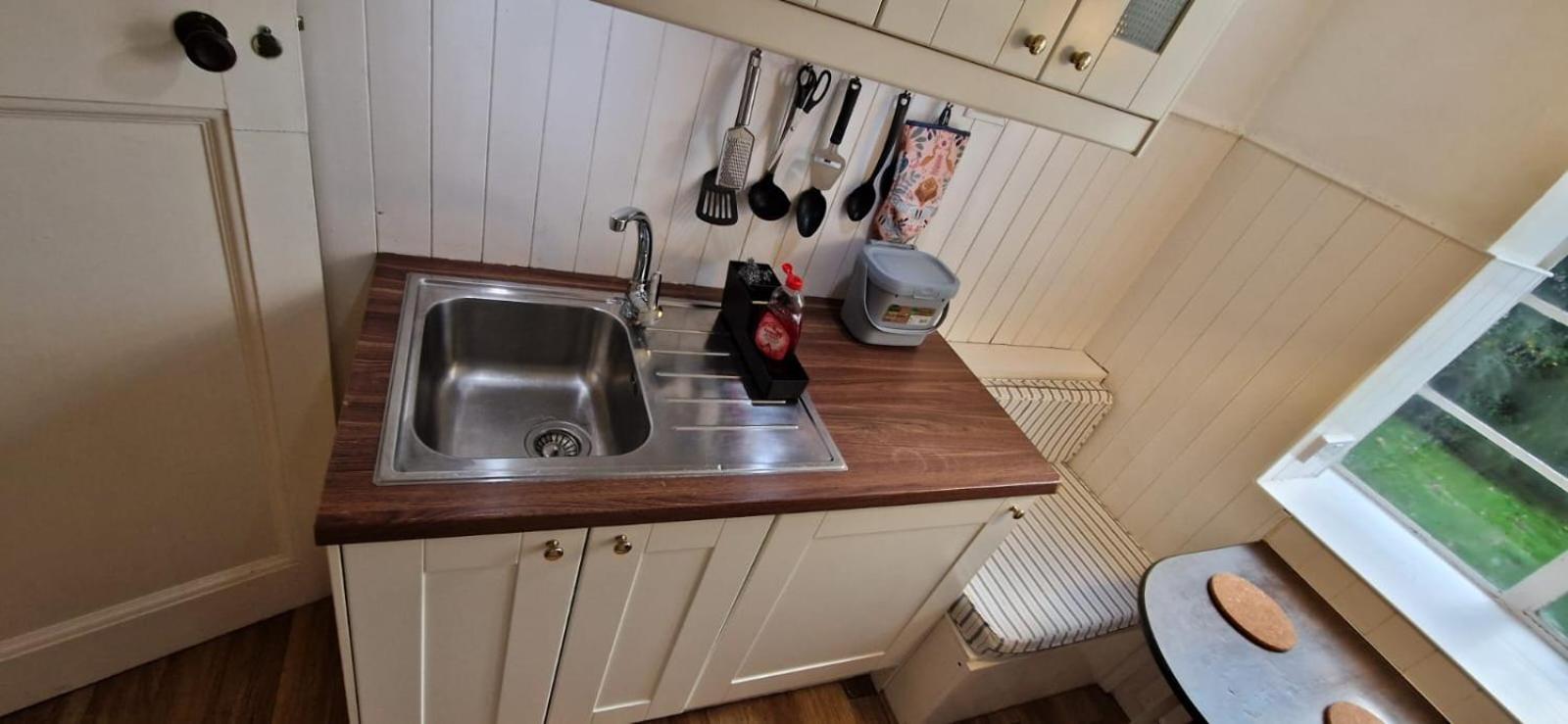 Alisas Charming Place Apartment London