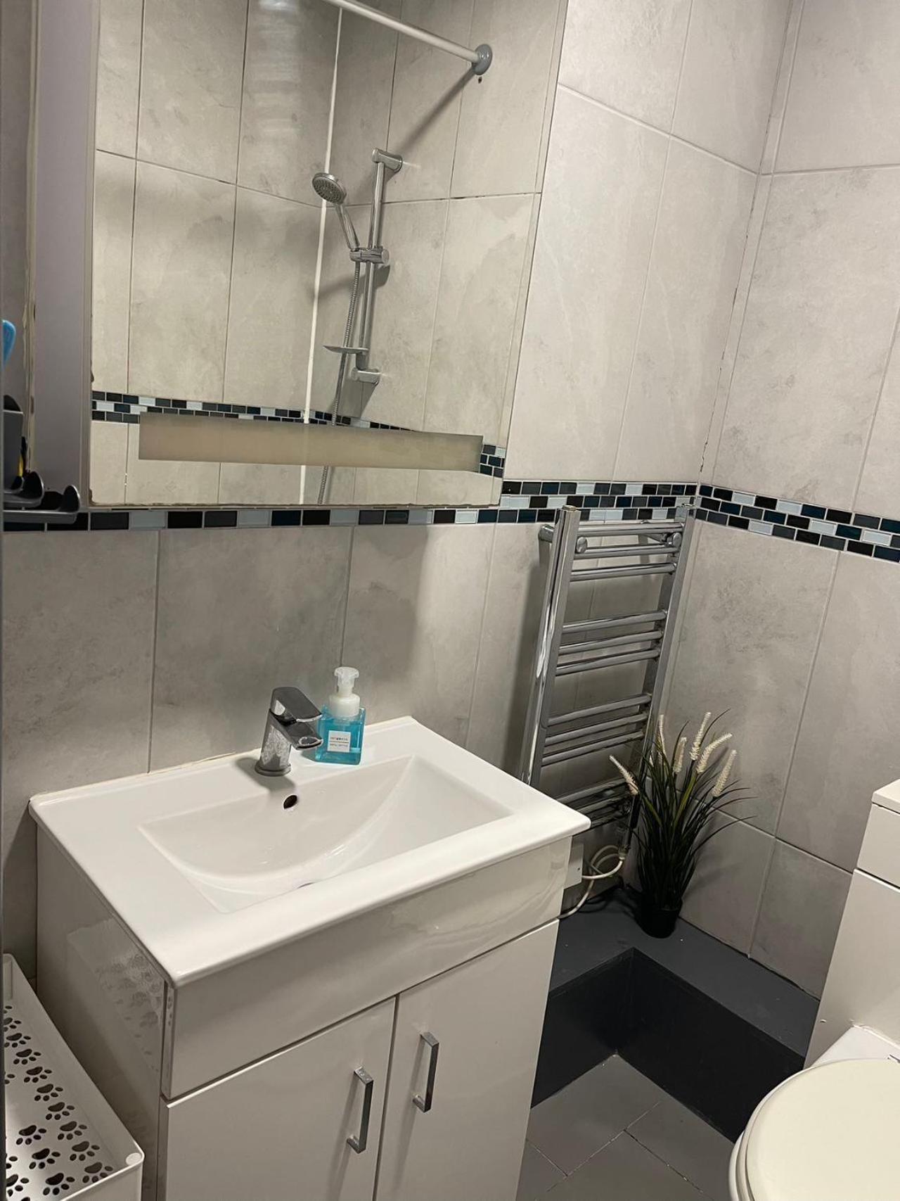 Cosy Room3 In Kings Cross Guest house London