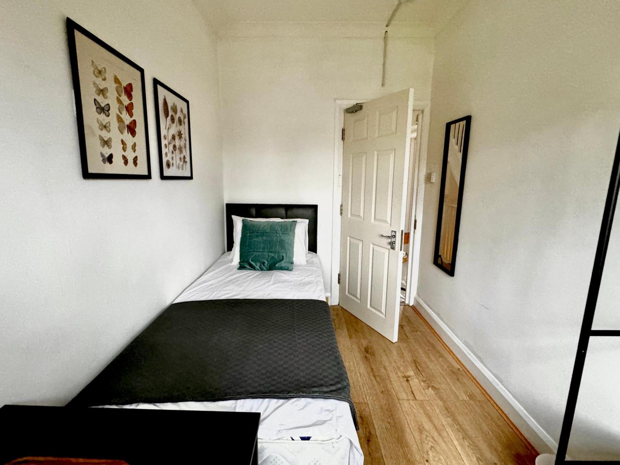 Guest house Maberic Housing West Gem Your Connection *